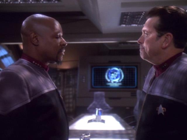 Admiral Ross presents Sisko with the Medal of Honor