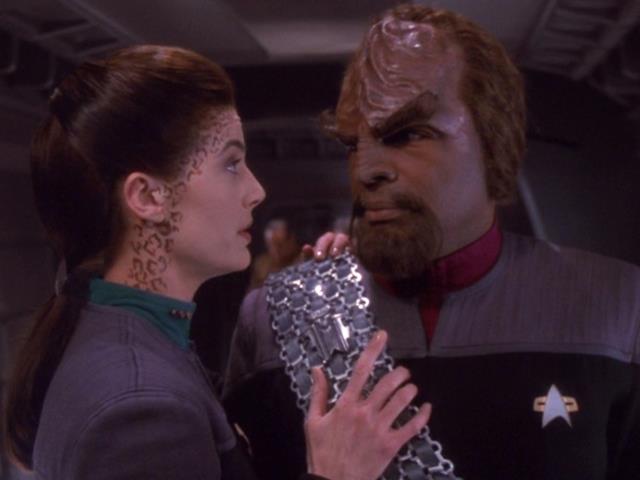 Dax and Worf decide to have a baby